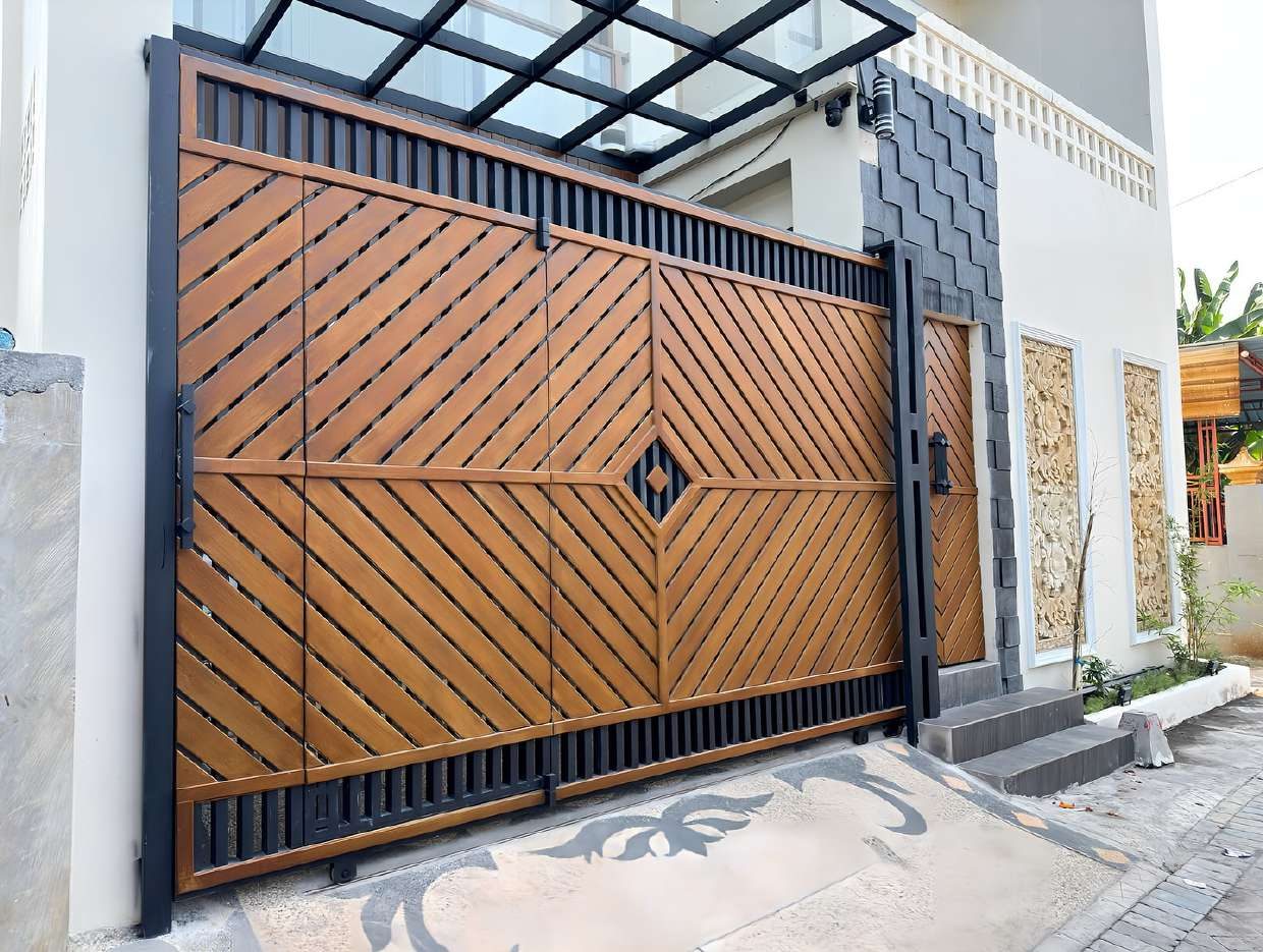 Gate with a herringbone Woodium panel