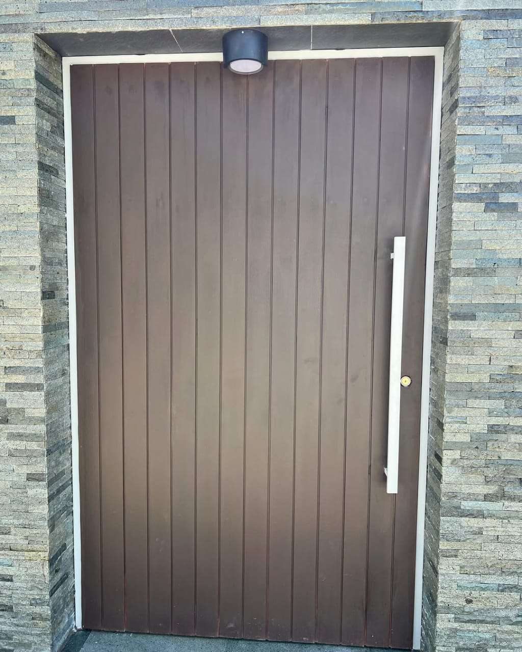 Woodium gate