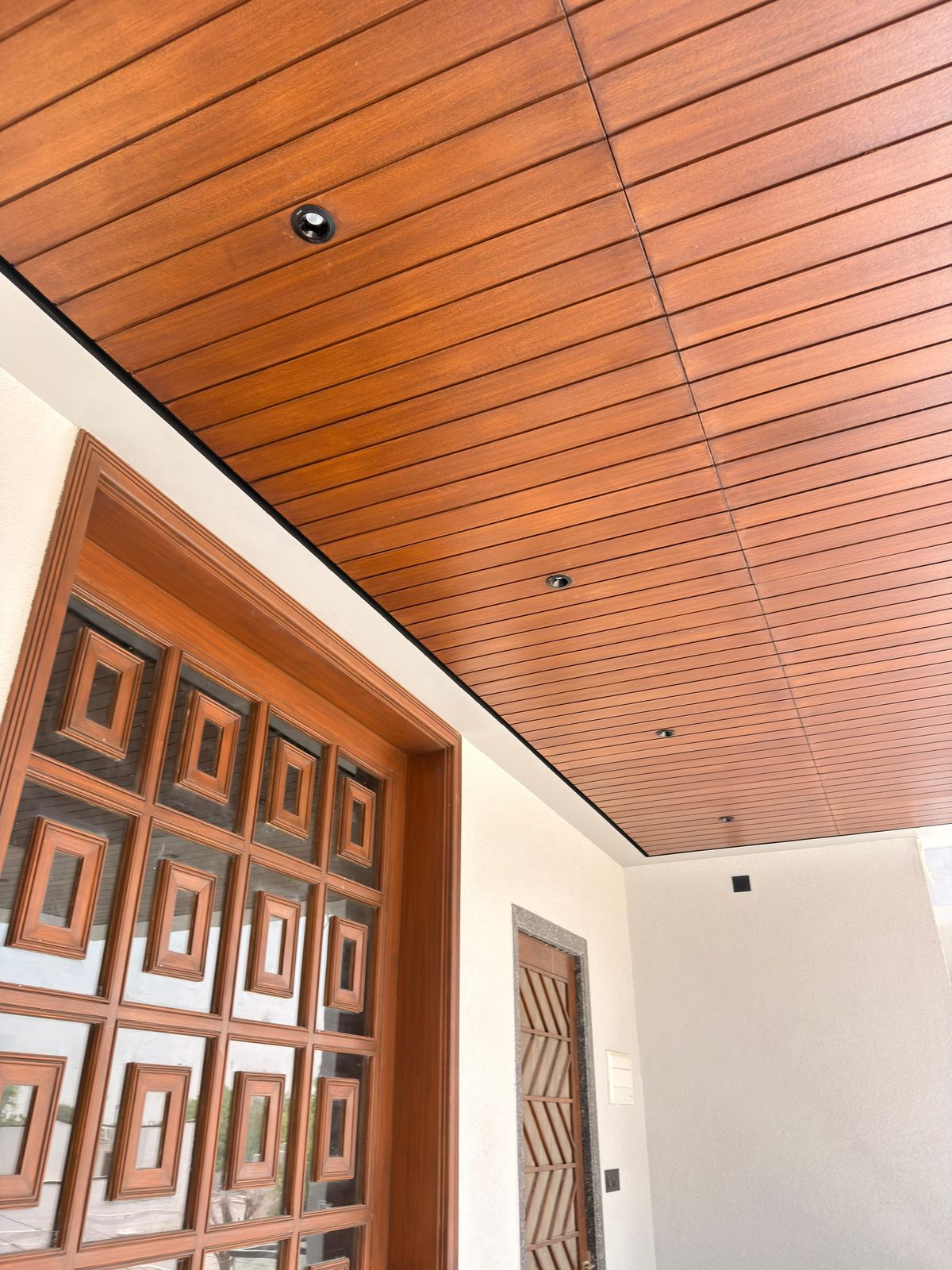 Wood-tone Woodium overhang